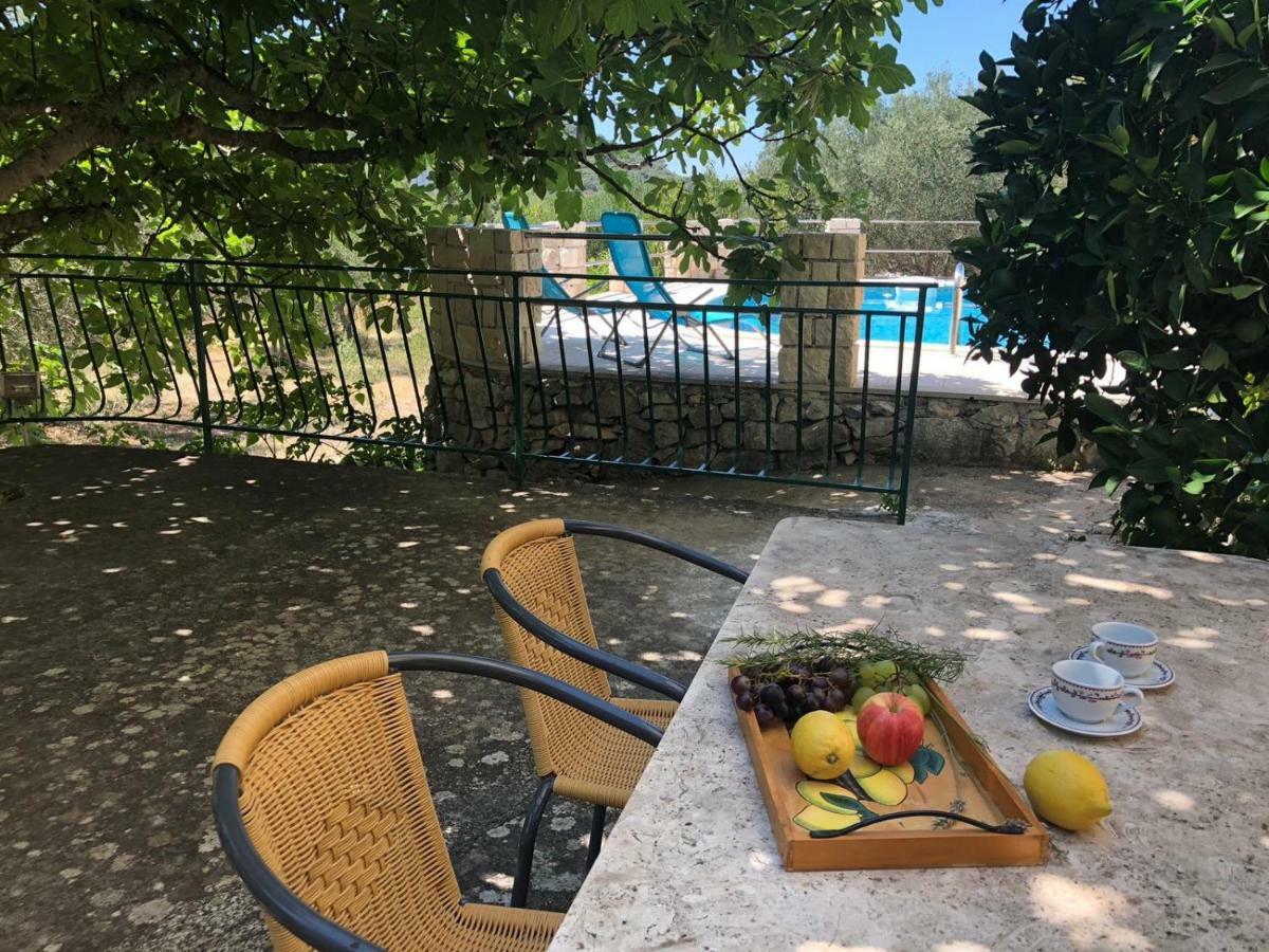 Holiday Home Villa Kastel Zrnovo Exterior photo